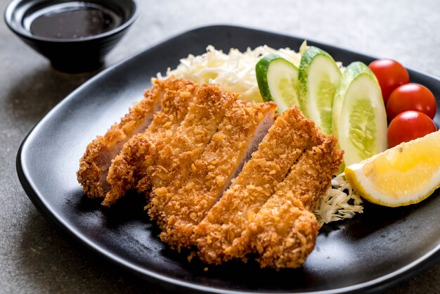 Chuleta de cerdo frita japonesa (conjunto tonkatsu)