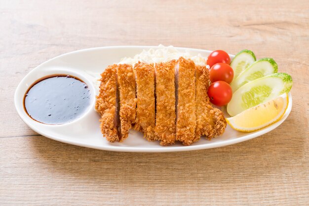 Chuleta de cerdo frita japonesa (conjunto tonkatsu)