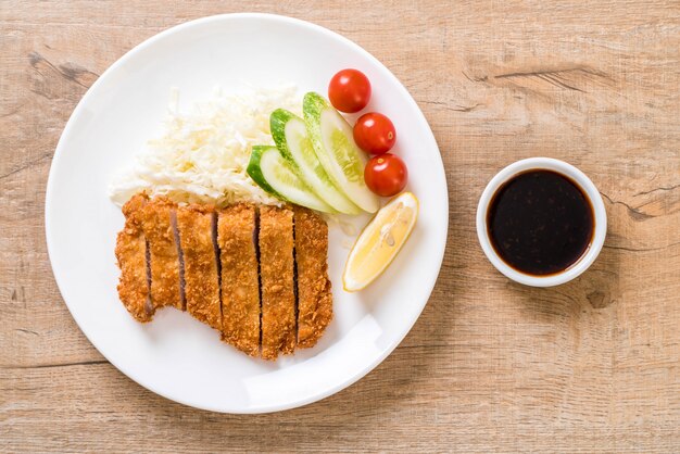 Chuleta de cerdo frita japonesa (set tonkatsu)