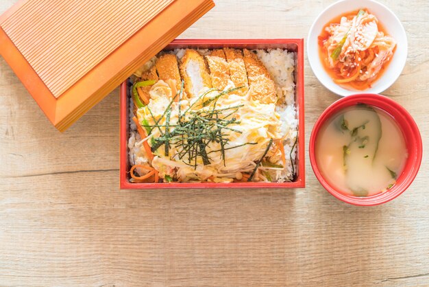 chuleta de cerdo frita (katsudon)