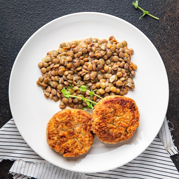 Chuleta de zanahoria lentejas adornar comida vegana o vegetariana frijoles legumbres comida saludable dieta snack