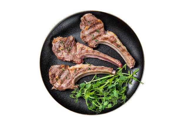 Chuletas de carne de cordero asado chuletas de cordero con guarnición aislado sobre fondo blanco.