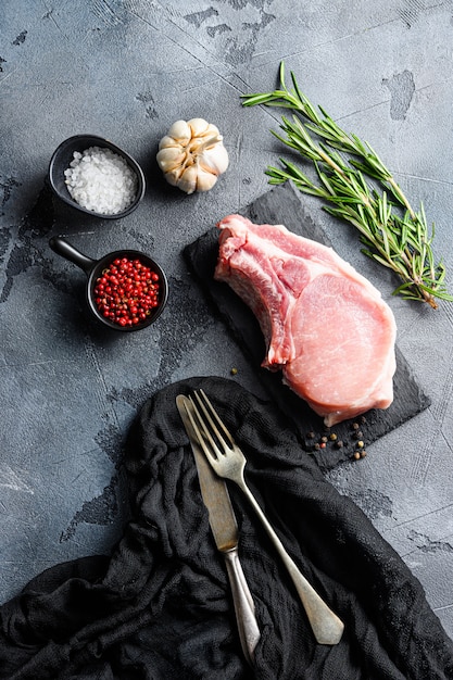 Chuletas de cerdo con hierbas y especias