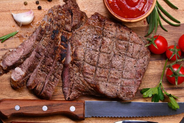 Chuletón de ternera con especias y verduras