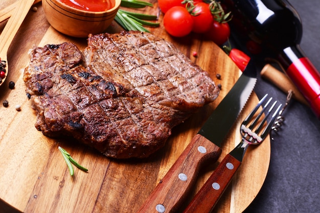 Chuletón de ternera con especias y verduras