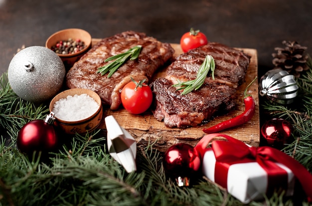 Chuletón de ternera a la parrilla y regalos para Navidad