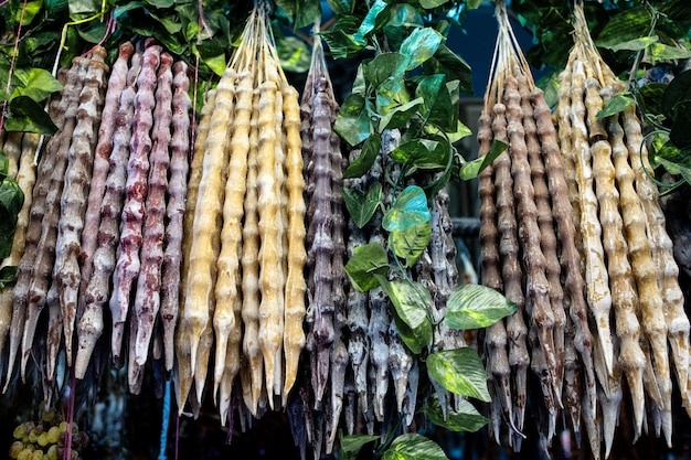 Churchkhela doce tradicional georgiana no mercado