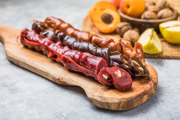 Churchkhela ou Churchkela, os doces caseiros tradicionais da Geórgia com nozes