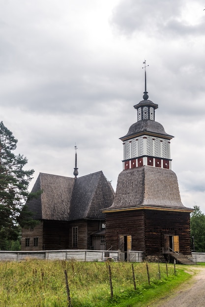 Churge de madera antigua, Petajavesi, Finlandia. Arquitectura tradicional finlandesa