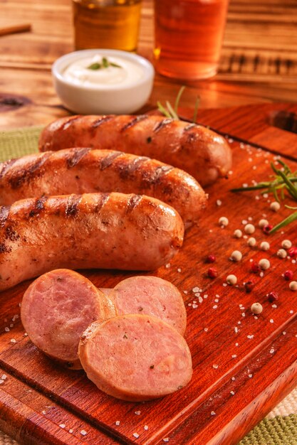 Foto churrasco de linguiça de porco brasileira