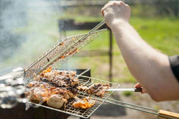 Churrasco grelhado de carne na grelha close up