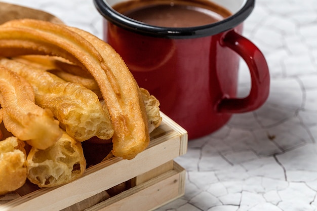 Churros con chocolate caliente