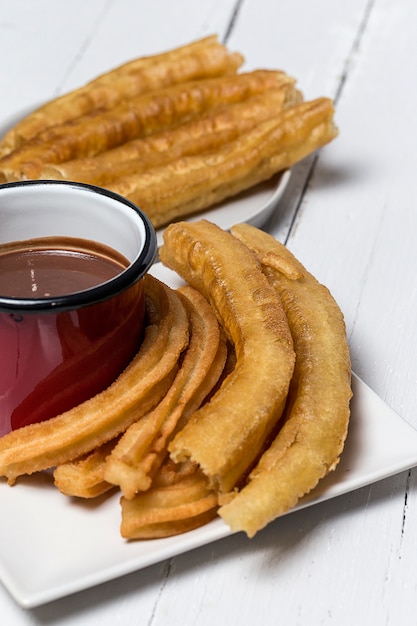 Churros con chocolate caliente