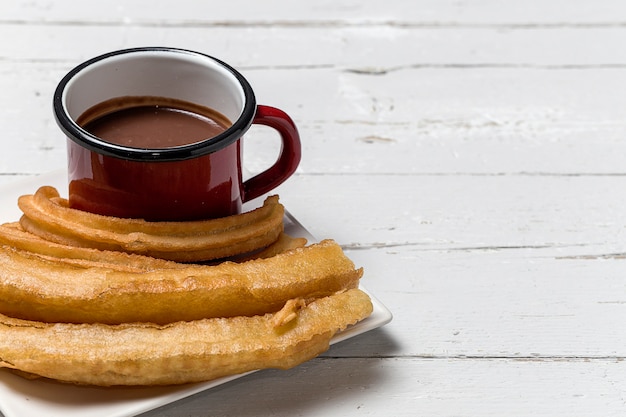 Churros con chocolate caliente