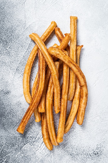 Churros frito palitos na mesa da cozinha