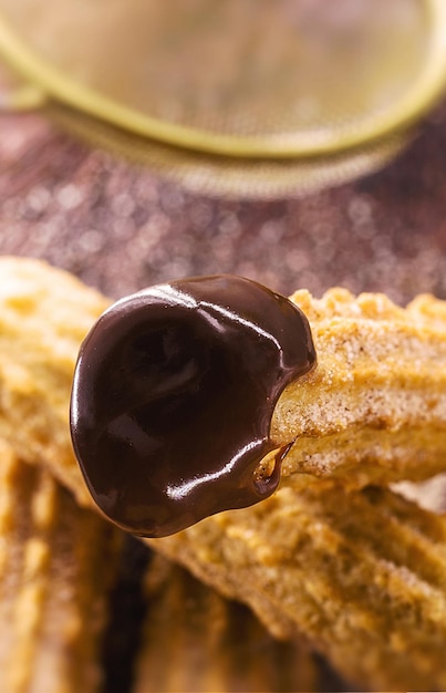 churros fritos doce com recheio de chocolate cremoso tradicional do Brasil recheado com chocolate ou dulce de leche