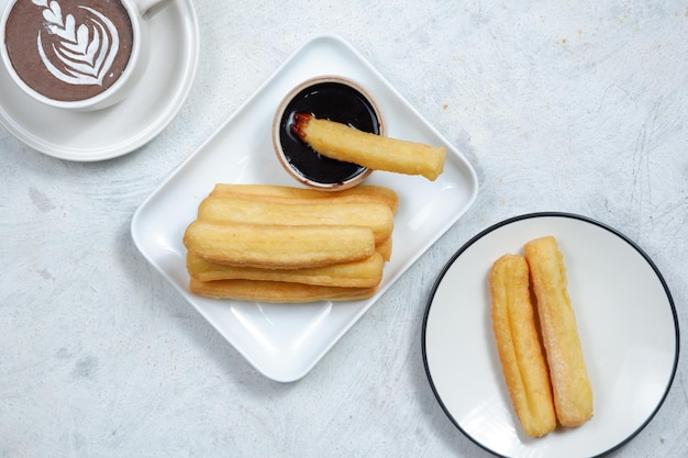 Churros spanisches traditionelles Dessert und Schokoladendip