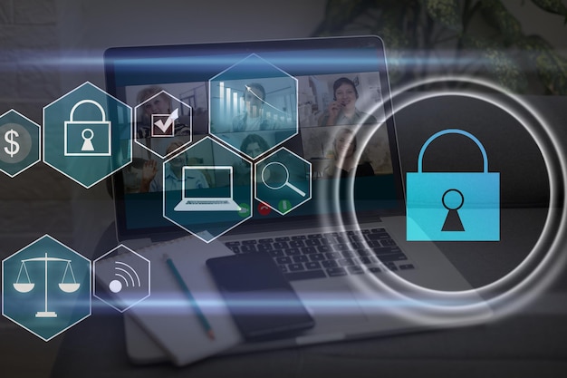 Cibersegurança digital e conceito de proteção de rede. Mecanismo de bloqueio virtual para acessar recursos compartilhados. Tela de controle virtual interativo com cadeado. laptop em segundo plano