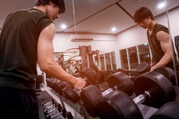 Cicatrizarse, de, hombre, teniendo peso, en, gimnasio