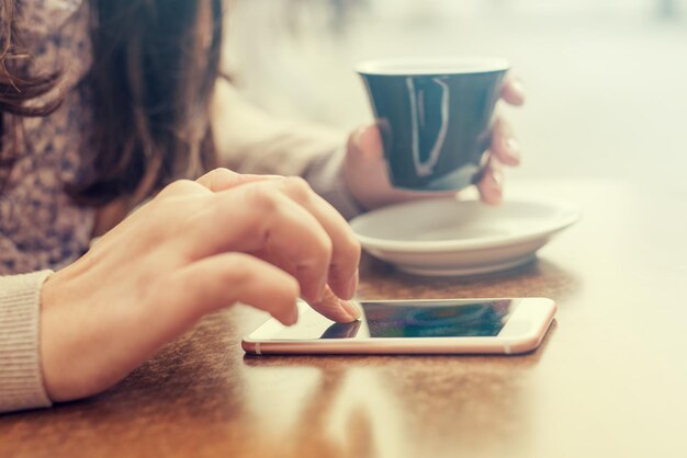 cicatrizarse, de, mujer, bebida, café, en, un, café