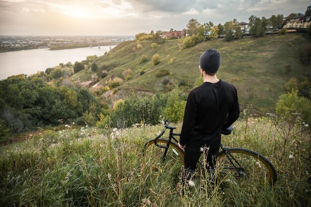 Ciclismo e esportes ao ar livre como estilo de vida