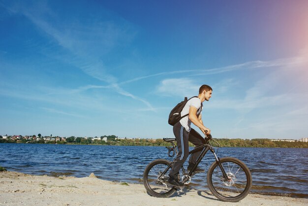 Ciclista en bicicleta