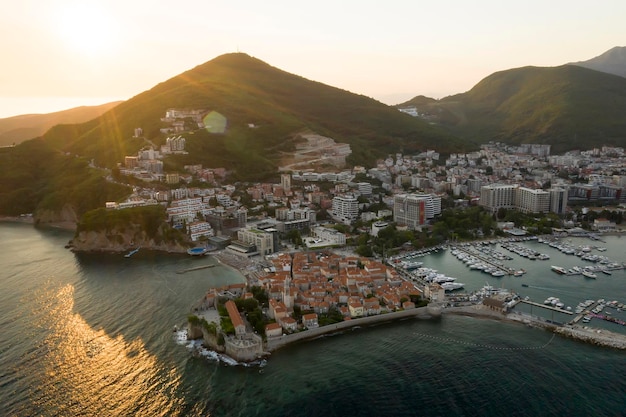 Cidade budva em montenegro