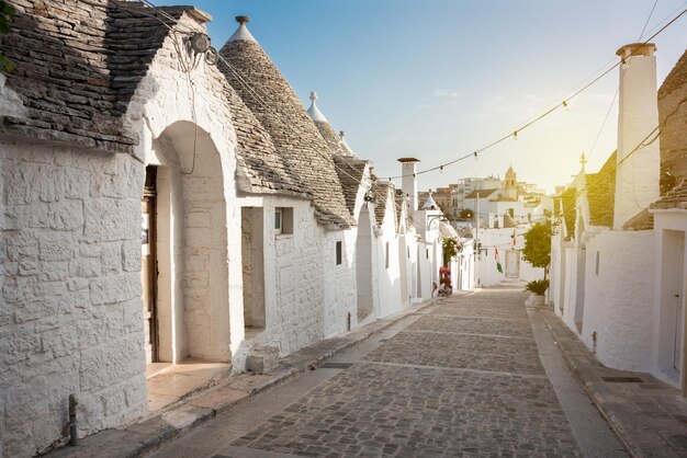 Cidade de Alberobello na Itália famosa por suas casas trullo históricas