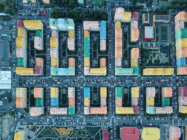 Cidade de conforto complexo residencial moderno no distrito de Dnieper de Kiev em dia ensolarado.