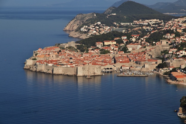 Cidade de dubrovnik no mar adriático, croácia