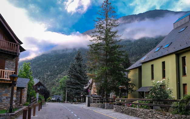 Foto cidade de garos o vale de aran espanha europa