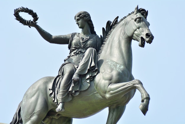 Cidade de Milão Itália Arco da Paz detalhe da estátua