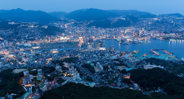 Cidade de Nagasaki à noite