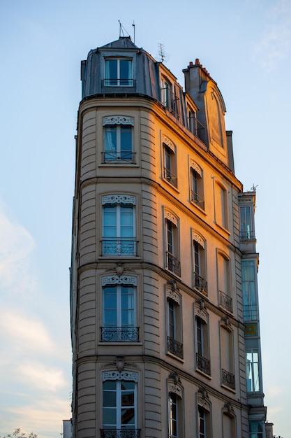 Cidade de Paris. Bela arquitetura em Paris. Casas em Paris. França