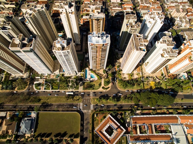 Cidade de ribeirão preto em são paulo, brasil. região da avenida joão fiusa.