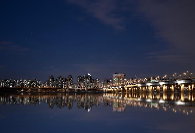 Foto cidade de seul e rio han à noite coreia do sul