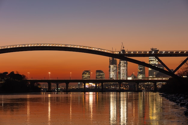 Cidade de Seul em Seonyudo Park SeonyuSeonyugyo passarela de pedestres e Hangang Riverside Park, Coreia do Sul