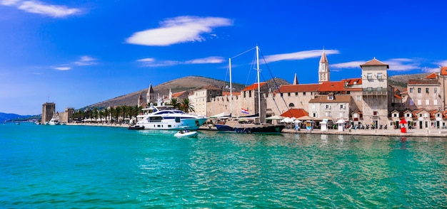 Cidade de Trogir na Croácia - popular destino turístico e local histórico na Dalmácia