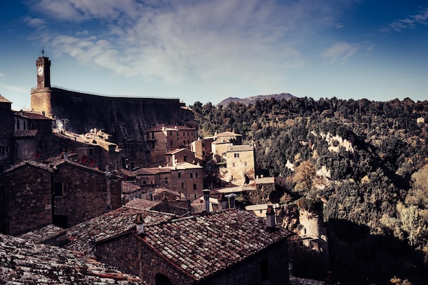 Cidade de tufo de sorano na toscana