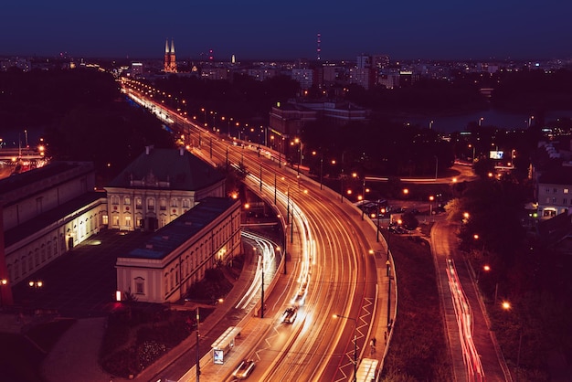 Cidade de Varsóvia à noite