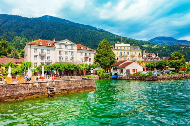 Cidade de Weggis no Lago Lucerna