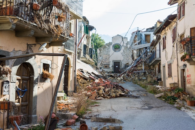 Cidade destruída por um terremoto