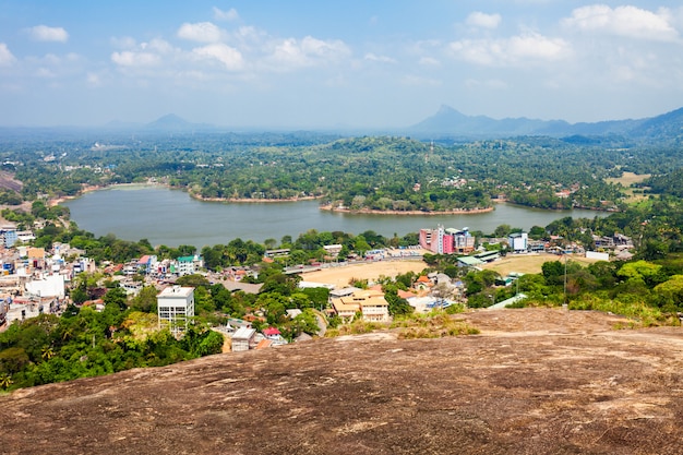 Foto cidade e lago kurunegala