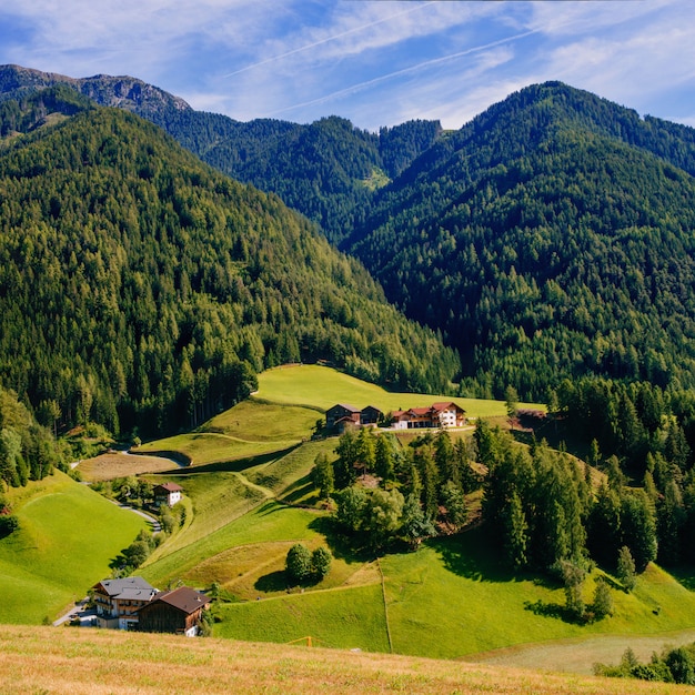 Cidade encantadora nas montanhas