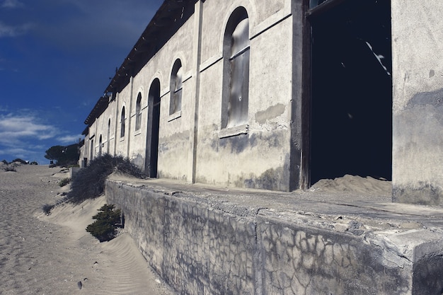 Cidade fantasma - kolmanskop - cidade fantasma mais popular da namíbia