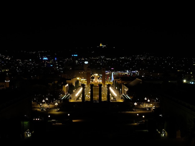 Foto cidade iluminada à noite