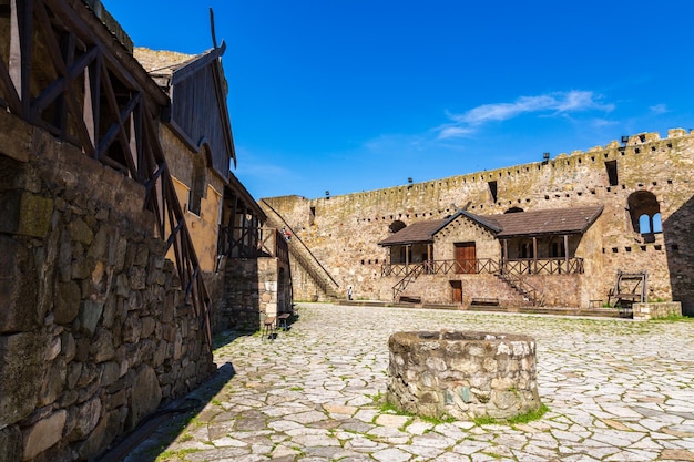 Cidade interior da Fortaleza de Smederevo, uma cidade fortificada medieval em Smederevo, Sérvia