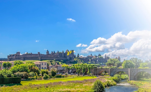 Cidade medieval do castelo de carcassone france e a ponte de pedra