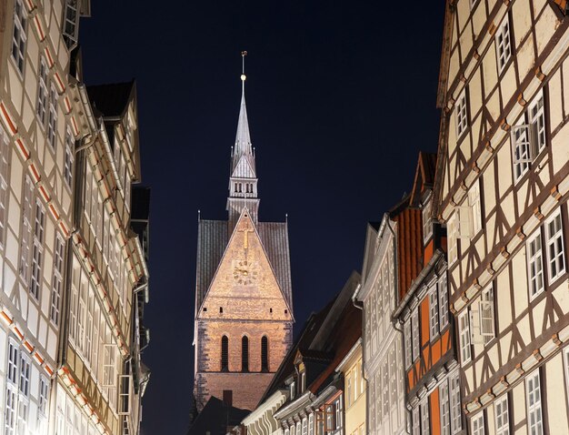 Cidade velha com a igreja do mercado em Hannover Alemanha