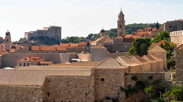 Cidade Velha de Dubrovnik ao pôr do sol. telhados vermelhos de Dubrovnik